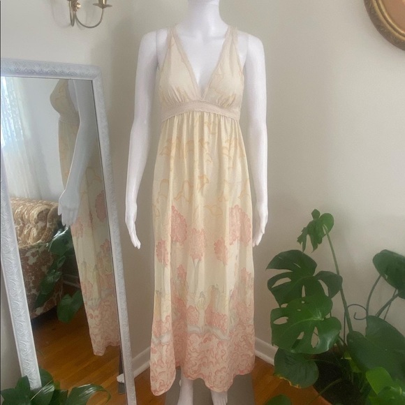 Vintage nylon night gown. - Picture 2 of 2